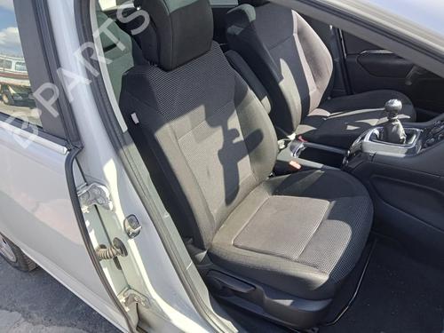 Used Right front seat PEUGEOT 5008 (0U_, 0E_) 1.6 HDi (110 hp) 29300461