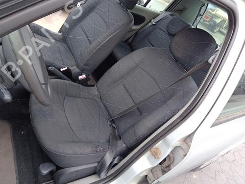 Used Seat buckle RENAULT CLIO II (BB_, CB_) 1.2 (BB0A, BB0F, BB10, BB1K, BB28, BB2D, BB2H, CB0A,... (58 hp) 30590317