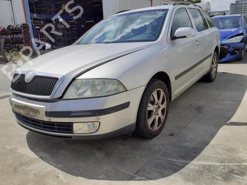 Mistlamp links SKODA OCTAVIA II Combi (1Z5) 2.0 TDI 16V (136 hp) 26999041
