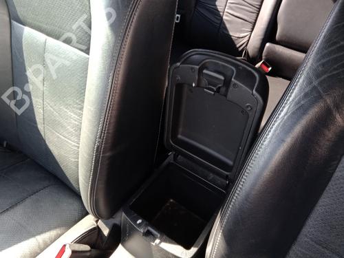 Used Armrest / Center console Armrest / Center console NISSAN X-TRAIL II (T31) 2.0 dCi 4x4 (150 hp) 34220189 34220189