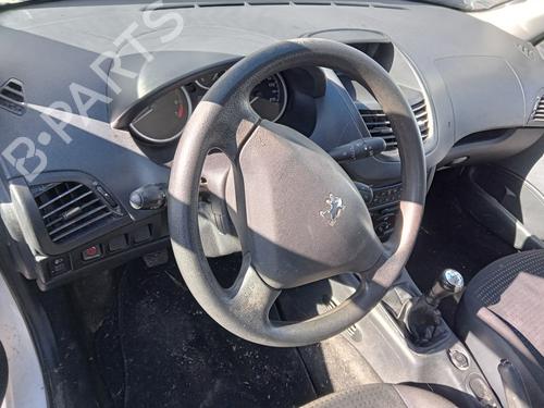 Used Driver airbag PEUGEOT 206+ (2L_, 2M_) 1.4 i (73 hp) 27011612