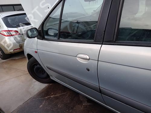 Used Left front door RENAULT SCÉNIC I MPV (JA0/1_, FA0_) 1.9 dCi (JA05, JA1F) (102 hp) 32113740