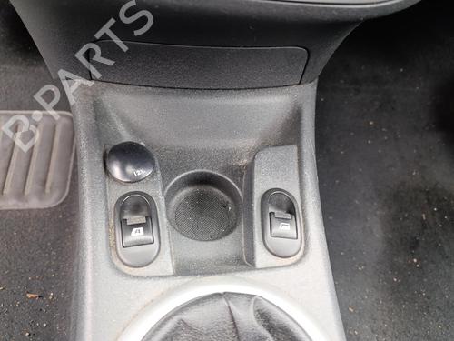 Fensterheberschalter rechts vorne für Fensterheberschalter rechts vorne CITROËN C2 (JM_) 1.4 (73 hp) 39713483 39713483