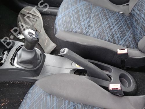 Used Gear lever RENAULT CLIO III (BR0/1, CR0/1) 1.5 dCi (BR17, CR17) (86 hp) 28169266