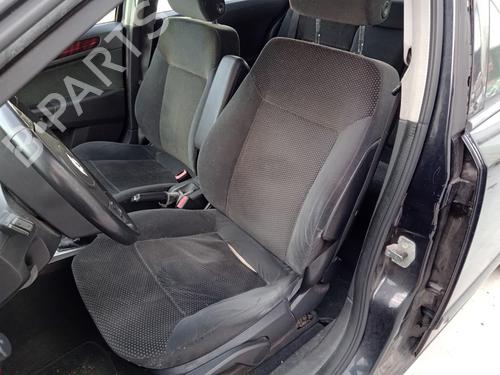 Venstre foran beltestrammer OPEL ASTRA H (A04) 1.7 CDTI (L48) 13242312