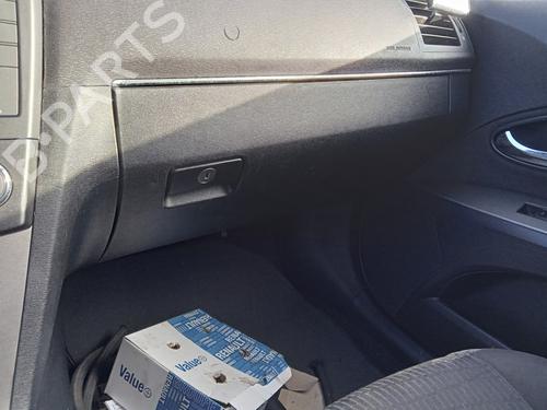 Handskerum TOYOTA AVENSIS Estate (_T27_) 2.0 D-4D (ADT270_, ADT270R) (126 hp) 30712459