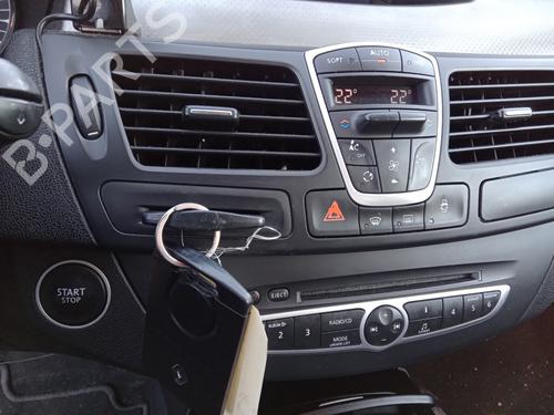 Used Card reader RENAULT LAGUNA III Grandtour (KT0/1) 2.0 dCi (KT01, KT08, KT09, KT0K, KT12, KT1D, KT1W) (150 hp) 31817807