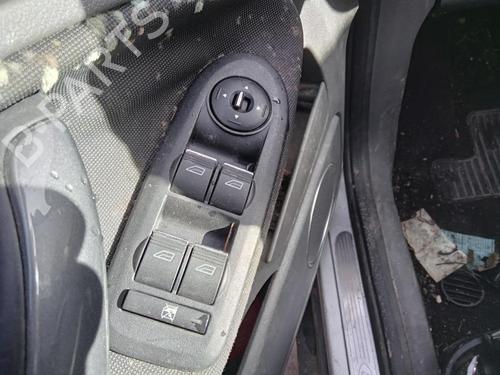 Used Left front window switch FORD KUGA I 2.0 TDCi (140 hp) 27007306