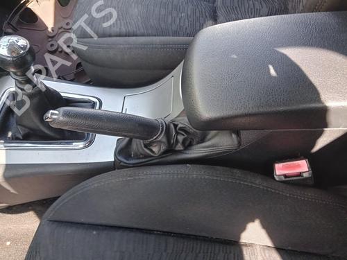 Used Armrest / Center console PEUGEOT 407 (6D_) 2.0 HDi 135 (6DRHRH, 6DRHRE, 6DRHRG, 6DRHRJ) (136 hp) 26980164