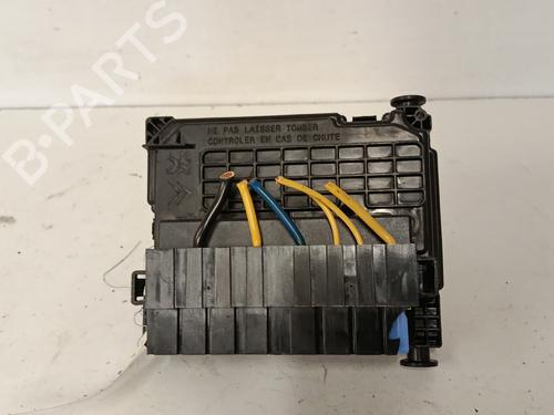 Used Fuse box Fuse box 35940500 35940500