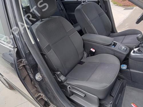 Used Right front seat RENAULT SCÉNIC III (JZ0/1_) 1.9 dCi (JZ0J, JZ1J, JZ1K, JZ1S) (131 hp) 29249444