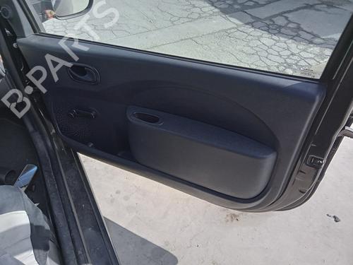 Poignée intérieure avant droite RENAULT TWINGO II (CN0_) 1.2 16V (CN04, CN0B) (75 hp) 27012107