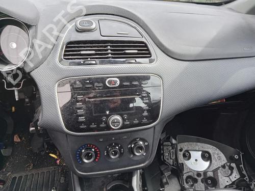 Used Radio FIAT PUNTO EVO (199_) 1.3 D Multijet (199AXC1A, 199BXC1A, 199AXT1A, 199BXT1A) (75 hp) 27025367