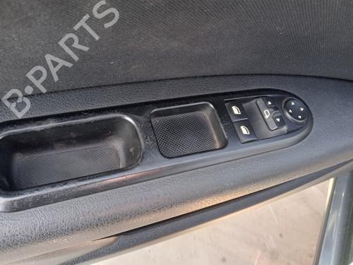 Used Left front window switch PEUGEOT 407 (6D_) 2.0 HDi 135 (6DRHRH, 6DRHRE, 6DRHRG, 6DRHRJ) (136 hp) 26980145