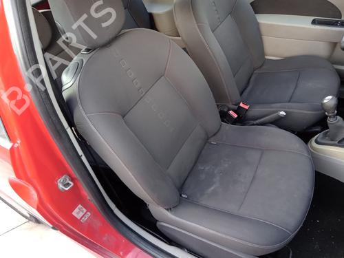 Sæde højre fortil RENAULT TWINGO II (CN0_) 1.2 (CN0D) (58 hp) 32176561