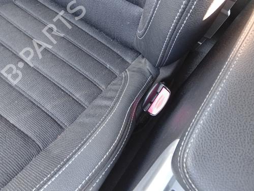 Engache cinturón Engache cinturón RENAULT LAGUNA III (BT0/1) 2.0 dCi (BT01, BT08, BT09, BT0E, BT0K, BT12, BT1C, BT1D,... (150 hp) 33546297 33546297