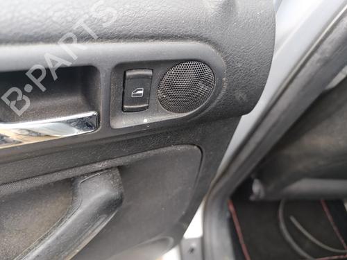 Comutador vidro trás esquerdo Comutador vidro trás esquerdo VW GOLF IV (1J1) 1.4 16V (75 hp) 39583723 39583723