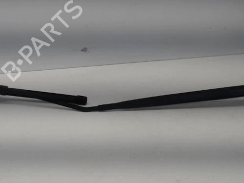 Used Front windshield wiper arm RENAULT MEGANE III Grandtour (KZ0/1) 1.5 dCi (KZ09, KZ0D, KZ1G, KZ29, KZ14, KZ1W, KZ10, KZ1F,... (110 hp) 26983269