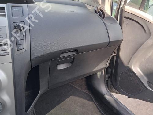 Handskerum TOYOTA YARIS (_P9_) 1.4 D-4D (NLP90_, NLP90R) (90 hp) 32777333