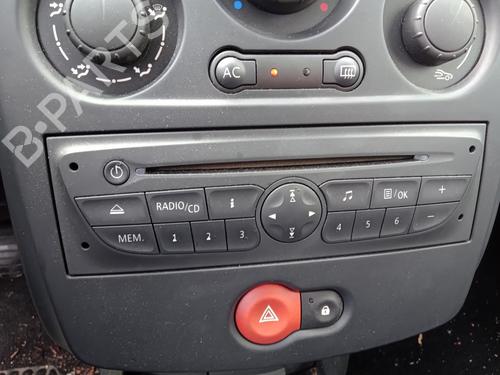 Used Radio Radio RENAULT CLIO III (BR0/1, CR0/1) 1.5 dCi (C/BR0G, C/BR1G) (68 hp) 33218518 33218518