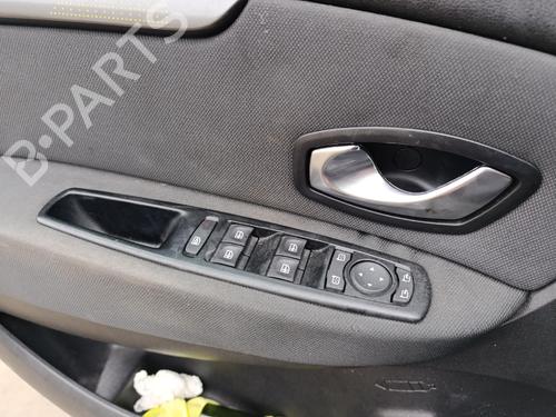 Used Front left interior door handle Front left interior door handle RENAULT GRAND SCÉNIC III (JZ0/1_) 1.9 dCi (JZ0J, JZ0N, JZ1K, JZ1S) (131 hp) 40452896 40452896