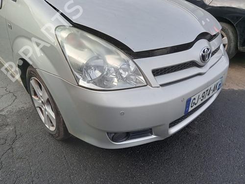 Used Right headlight TOYOTA COROLLA Verso (ZER_, ZZE12_, R1_) 2.2 D-4D (AUR10_, AUR10R) (136 hp) 31175076