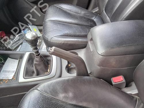 Used Armrest / Center console HYUNDAI SANTA FÉ II (CM) 2.2 CRDi 4x4 (197 hp) 26994902