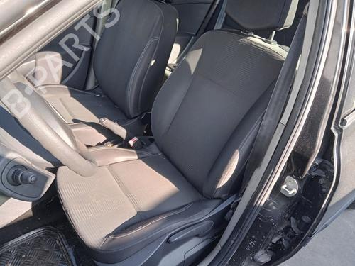 Used Seat buckle RENAULT CLIO III (BR0/1, CR0/1) 1.5 dCi (BR17, CR17) (86 hp) 27017827