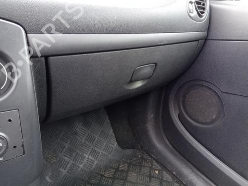 Used Glove box RENAULT CLIO III (BR0/1, CR0/1) 1.5 dCi (BR17, CR17) (86 hp) 31637933