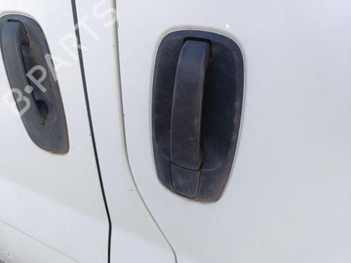 Używane Klamka zewnętrzna drzwi przednich prawych Klamka zewnętrzna drzwi przednich prawych RENAULT TRAFIC II Van (FL) 1.9 dCi 100 (FL0C, FL0K, FL0B) (101 hp) 39627470 39627470