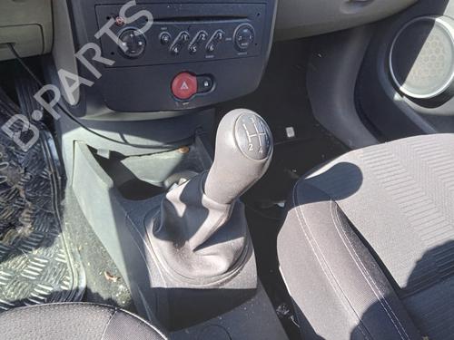 Used Gear lever RENAULT CLIO III (BR0/1, CR0/1) 1.5 dCi (BR17, CR17) (86 hp) 26997024