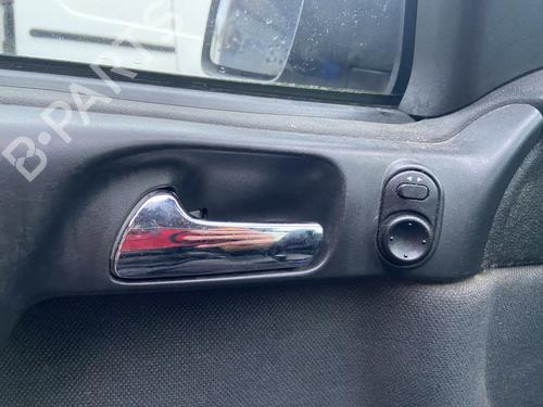 Used Front left interior door handle OPEL ASTRA G Hatchback (T98) 2.0 DTI 16V (F08, F48) (101 hp) 31639587