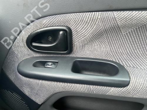 Used Front right interior door handle Front right interior door handle RENAULT CLIO II (BB_, CB_) 1.6 (B/CB0D, BB00) (90 hp) 33570111 33570111