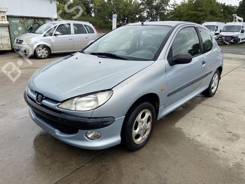 Venstre bremsekaliber foran PEUGEOT 206 Hatchback (2A/C) 1.6 i (89 hp) 28473982