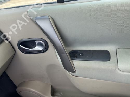 Used Front right interior door handle RENAULT SCÉNIC II (JM0/1_) 1.6 16V (JM1R) (112 hp) 28731001