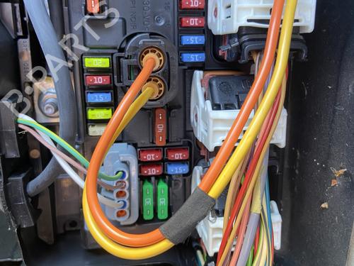 Used Fuse box Fuse box CITROËN C3 Picasso (SH_) 1.6 BlueHDi 100 (99 hp) 30305618 30305618