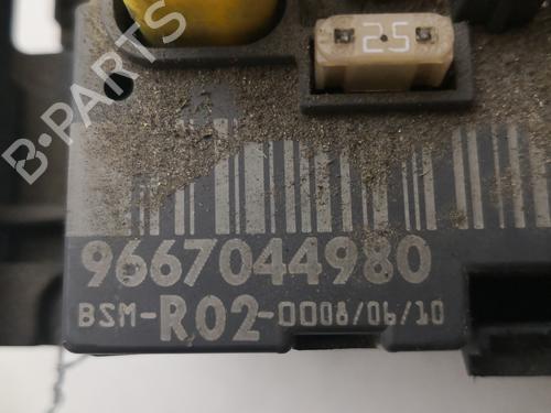 Used Fuse box Fuse box CITROËN C5 III Break (RW_) 2.0 HDi (136 hp) 31811510 31811510