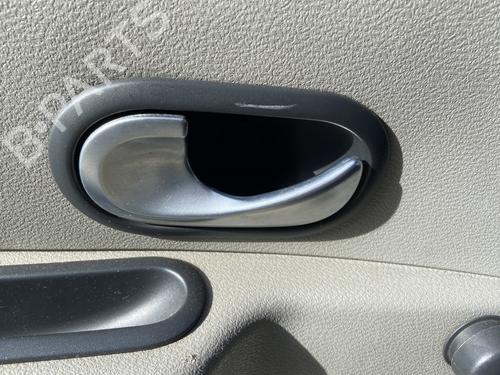 Venstre bagtil invendig håndtag RENAULT MODUS / GRAND MODUS (F/JP0_) 1.5 dCi (FP0D, JP0D) (82 hp) 33044742
