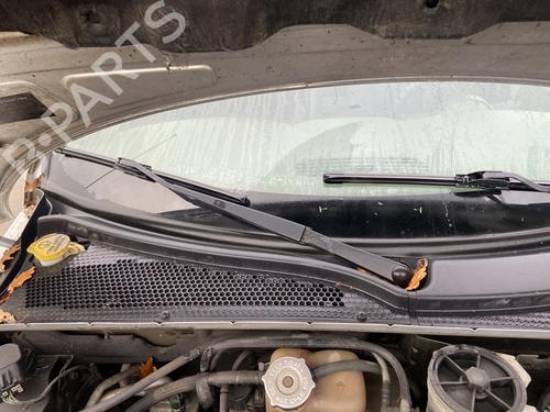 Used Front windshield wiper arm CHRYSLER PT CRUISER (PT_) 2.2 CRD (121 hp) 30677699
