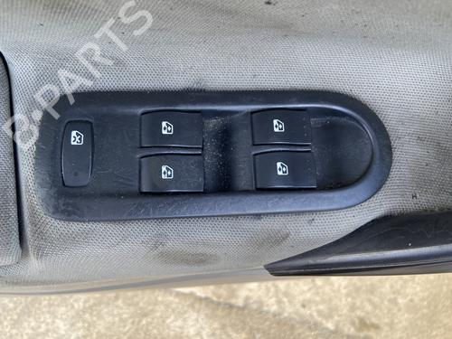 Used Left front window switch RENAULT MEGANE II (BM0/1_, CM0/1_) 1.5 dCi (BM1E, CM1E) (106 hp) 31953493