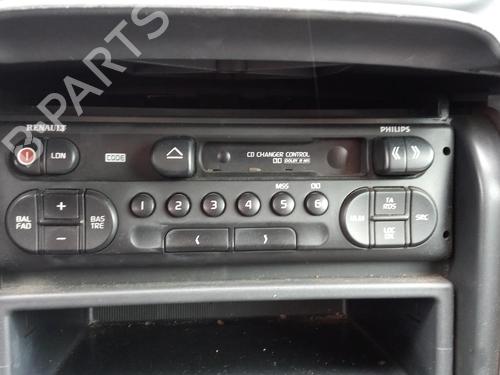 Used Radio RENAULT LAGUNA I (B56_, 556_) 1.6 16V (B568, B561) (107 hp) 27135547