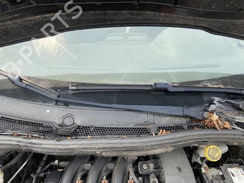 Used Front windshield wiper arm PEUGEOT 208 I (CA_, CC_) 1.4 HDi (68 hp) 27112204