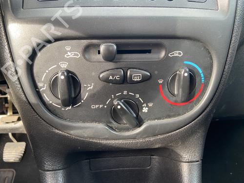 Used Climate control Climate control PEUGEOT 206 Hatchback (2A/C) 1.4 HDi eco 70 (68 hp) 31075160 31075160
