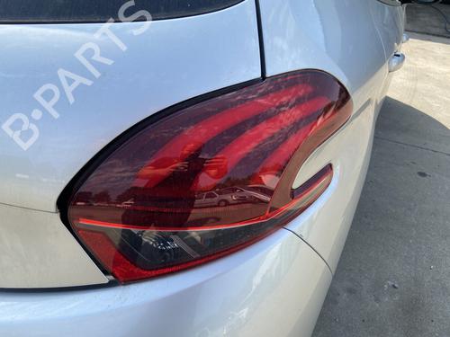 Right taillight PEUGEOT 208 I (CA_, CC_) 1.2 VTI 82 9825601180