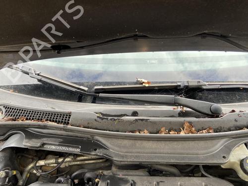 Used Front windshield wiper arm VOLVO V50 (545) 1.6 D (110 hp) 27108669