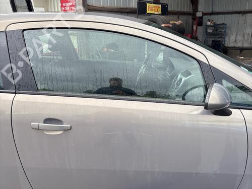 Used Front right door window Front right door window 39036064 39036064
