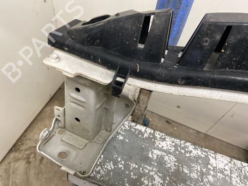 Used Front bumper reinforcement Front bumper reinforcement 37008136 37008136