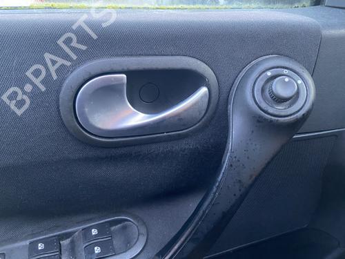 Venstre fortil invendig håndtag RENAULT MEGANE II (BM0/1_, CM0/1_) 1.6 16V (112 hp) 31659911