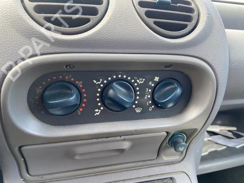 Panel klimatyzacji / ogrzewania RENAULT TWINGO I (C06_) 1.2 (C066, C068) 7701041220
