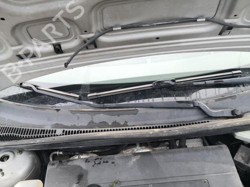 Used Front windshield wiper arm FORD FIESTA V (JH_, JD_) 1.4 16V (80 hp) 27132926